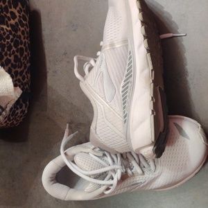 Brooks Tennis shoes